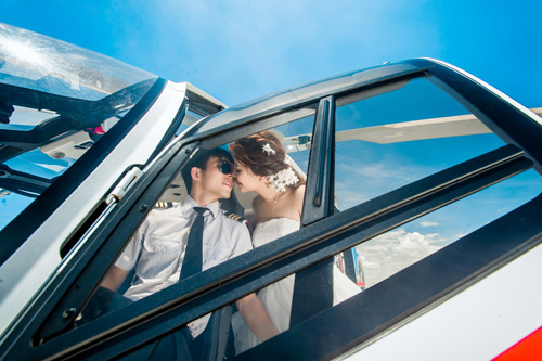 Cặp đôi chơi trội thuê phi cơ chụp ảnh cưới - 10
