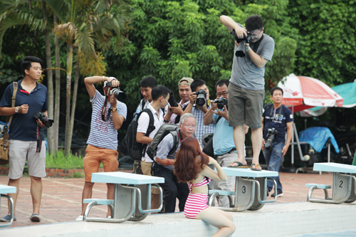 Hậu trường chụp bikini làm từ thiện gây xôn xao Hà Nội - 7