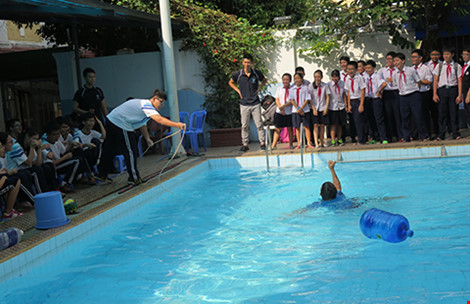 Dự án xây trường học mới phải có hồ bơi - 1