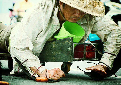 Choáng với cảnh nghèo đói của sao Việt trên màn ảnh - 2