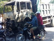 Tin tức trong ngày - Xe tải đang chạy bốc cháy, tài xế kịp thoát thân