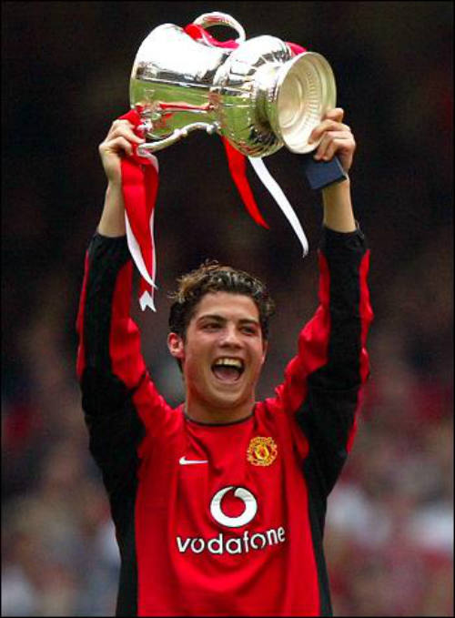 "Vua chung kết" Ronaldo & 13 khoảnh khắc đỉnh cao "Vua chung kết" Ronaldo & 13 khoảnh khắc đỉnh cao