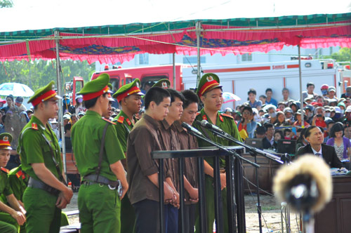 Dì ruột sát thủ Nguyễn Hải Dương xin hoãn phiên tòa Dì ruột sát thủ Nguyễn Hải Dương xin hoãn phiên tòa