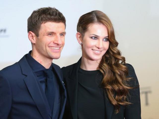 Muller tạm quên bóng đá, làm 'giám đốc cà rốt' cho vợ