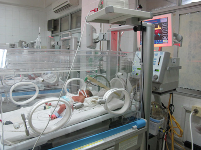 Cảm động mẹ ung thư giai đoạn cuối mổ ngồi để cứu con - 2