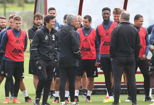 MU, Chelsea tập buổi đầu: Hai tâm trạng trái ngược MU, Chelsea tập buổi đầu: Hai tâm trạng trái ngược