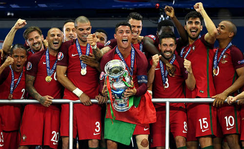 Vô địch Euro 2016, Ronaldo “vàng 9999” hay kim cương đỏ? Vô địch Euro 2016, Ronaldo “vàng 9999” hay kim cương đỏ?
