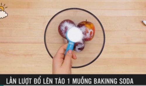 Mẹo hay phát hiện táo chứa chất độc bằng nước nóng - 4