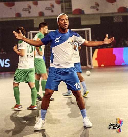 Ro "vẩu" ghi 5 bàn, che mờ Paul Scholes giải Futsal Ro "vẩu" ghi 5 bàn, che mờ Paul Scholes giải Futsal