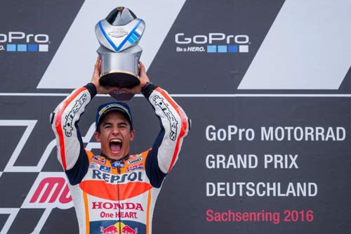 MotoGP: Máu liều của Marquez và sai lầm lớn của Rossi - 1