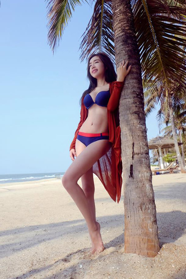 Hot girl Việt diện bikini thách thức nắng hè 40 độ - 3