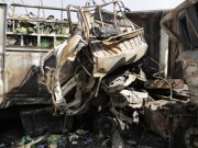 Tin tức trong ngày - Xe tải tông xe đầu kéo rồi bốc cháy, 2 người chết