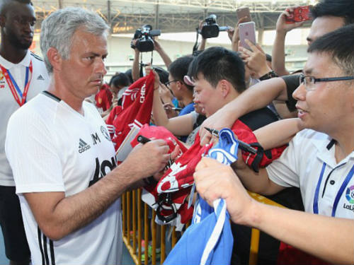 Tin sáng 22/7: Derby Manchester hoãn vì bão Tin sáng 22/7: Derby Manchester hoãn vì bão