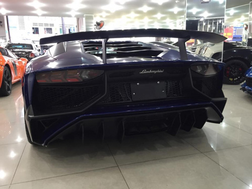 Ngắm Lamborghini Aventador LP 700-4 màu "kịch độc" tại Việt Nam - 4