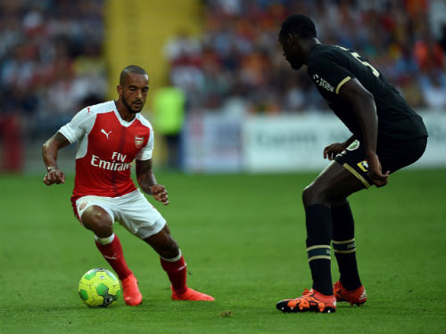 Ox-Chamberlain tỏa sáng giúp Arsenal thoát thua Ox-Chamberlain tỏa sáng giúp Arsenal thoát thua