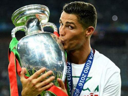 Tin sáng 23/7: Ronaldo được đặt tên cho sân bay Tin sáng 23/7: Ronaldo được đặt tên cho sân bay