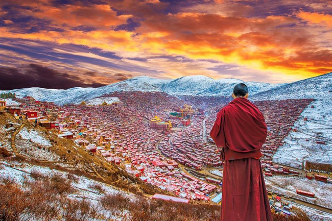 Toàn cảnh học viện Phật giáo lớn nhất thế giới ở Tây Tạng