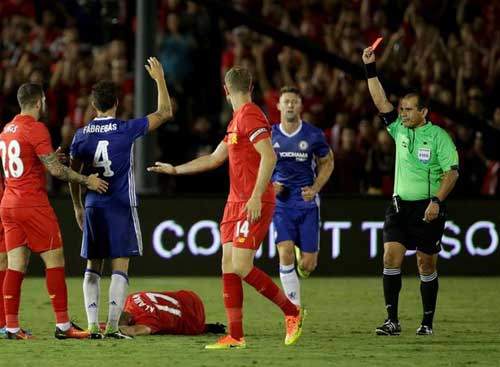 Fabregas triệt hạ giống Bửu Ngọc, Conte xin lỗi hộ Fabregas triệt hạ giống Bửu Ngọc, Conte xin lỗi hộ
