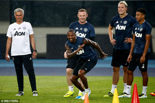 Thanh lọc MU: Mourinho "trảm"... 9 cầu thủ Thanh lọc MU: Mourinho "trảm"... 9 cầu thủ
