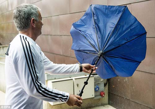 MU: “Ô dù” của Jose Mourinho MU: “Ô dù” của Jose Mourinho