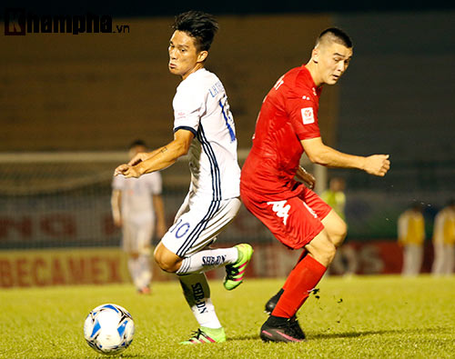 B.BD lại thua, Tấn Trường ngồi khán đài cười tươi - 8