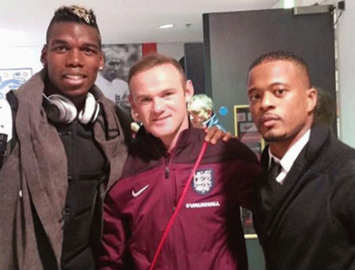 MU: Rooney bầm tím vì ăn cùi chỏ của Pogba MU: Rooney bầm tím vì ăn cùi chỏ của Pogba