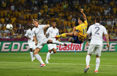 Tuyệt chiêu ghi bàn: Ibra, Rô “vẩu” hay Rô “béo” Tuyệt chiêu ghi bàn: Ibra, Rô “vẩu” hay Rô “béo”