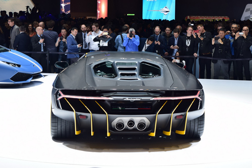 Video Lamborghini Centenario trên đường đua: Kẻ dẫn đầu vĩ đại - 3