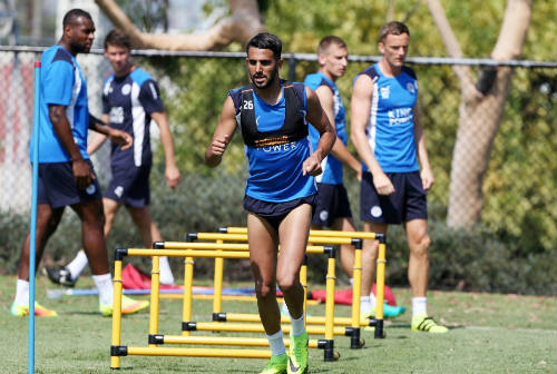 Mẹ Mahrez xác nhận con trai đến Arsenal Mẹ Mahrez xác nhận con trai đến Arsenal