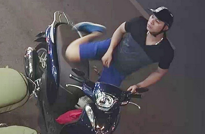 Truy tìm hotboy bẻ khóa, trộm xe SH trong nháy mắt Truy tìm hotboy bẻ khóa, trộm xe SH trong nháy mắt