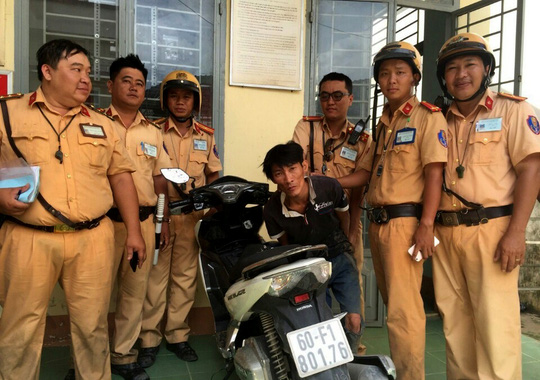 CSGT dầm mưa, truy đuổi hơn 100km bắt tên trộm xe máy CSGT dầm mưa, truy đuổi hơn 100km bắt tên trộm xe máy