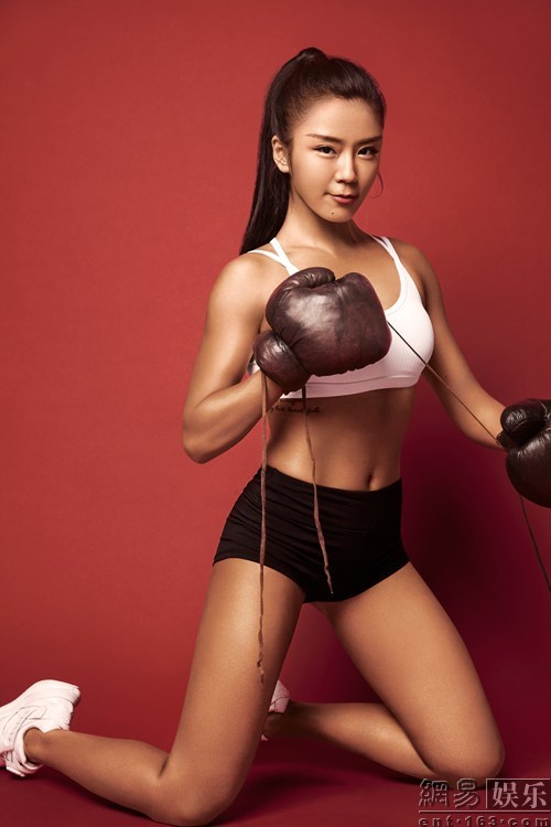 “Phát sốt” vì vẻ sexy của hoa hậu siêu vòng 3 TQ - 2