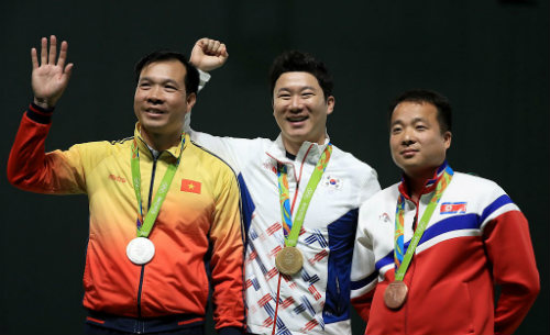 Hoàng Xuân Vinh giành thêm HCB Olympic: Vỡ òa niềm vui mới - 1