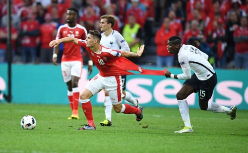 Pogba - Xhaka: Cặp đấu nảy lửa Vieira-Keane tái hiện ở NHA Pogba - Xhaka: Cặp đấu nảy lửa Vieira-Keane tái hiện ở NHA