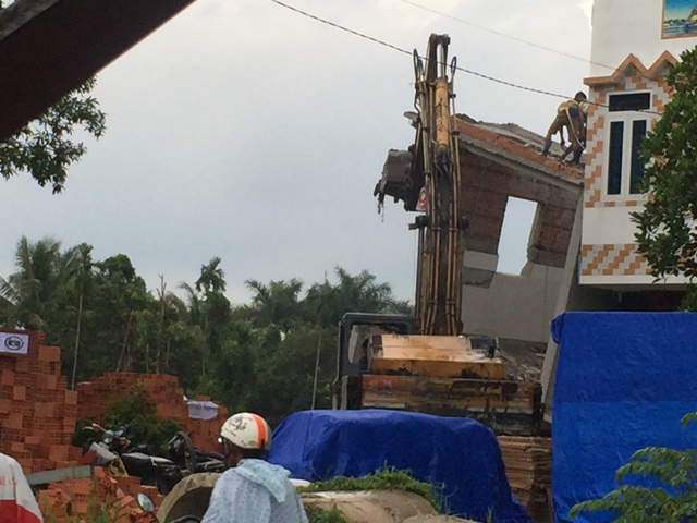 TP.HCM: Nhà 2 tầng đang xây bất ngờ đổ sập - 2