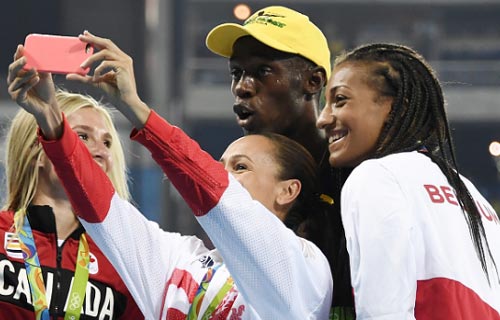 Chấp đối thủ "nửa đường", Bolt vẫn đoạt HCV Olympic 100m - 5