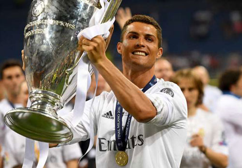 Kaka "cạn lời" trước sự phi thường của Ronaldo Kaka "cạn lời" trước sự phi thường của Ronaldo