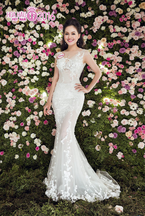 Top 33 Hoa hậu VN đẹp “chín mọng” với váy dạ hội - 1