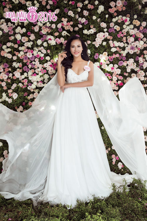 Top 33 Hoa hậu VN đẹp “chín mọng” với váy dạ hội - 3