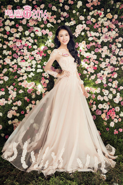 Top 33 Hoa hậu VN đẹp “chín mọng” với váy dạ hội - 4