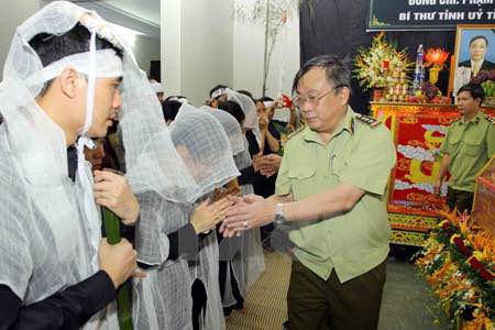 Thứ trưởng Bộ CA chỉ đạo điều tra vụ 2 lãnh đạo Yên Bái bị bắn Thứ trưởng Bộ CA chỉ đạo điều tra vụ 2 lãnh đạo Yên Bái bị bắn