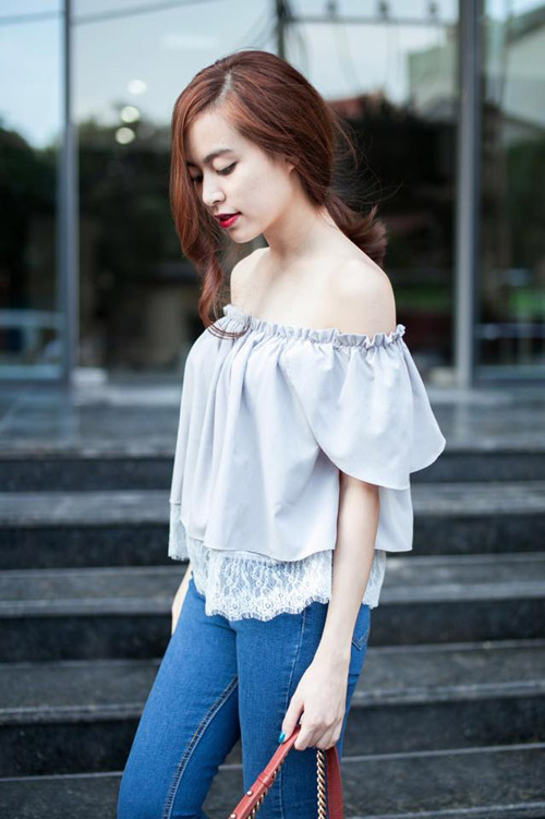 Thẫn thờ ngắm mỹ nhân khoe vai trần trắng nõn sexy Thẫn thờ ngắm mỹ nhân khoe vai trần trắng nõn sexy