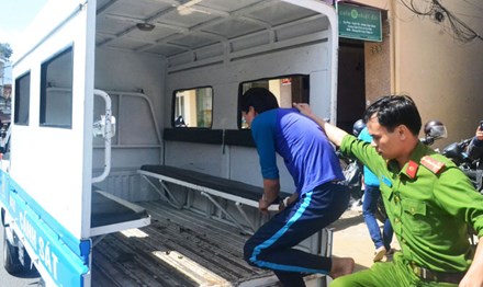 Nam sinh lớp 11 "tranh thủ" nghỉ hè đi cướp điện thoại Nam sinh lớp 11 "tranh thủ" nghỉ hè đi cướp điện thoại