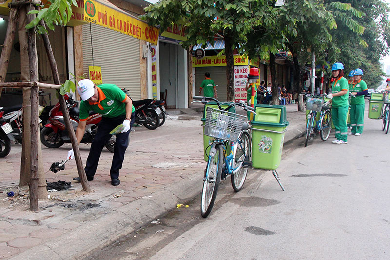 Lần đầu xuất hiện xe đạp gom rác trên đường phố Thủ đô - 8