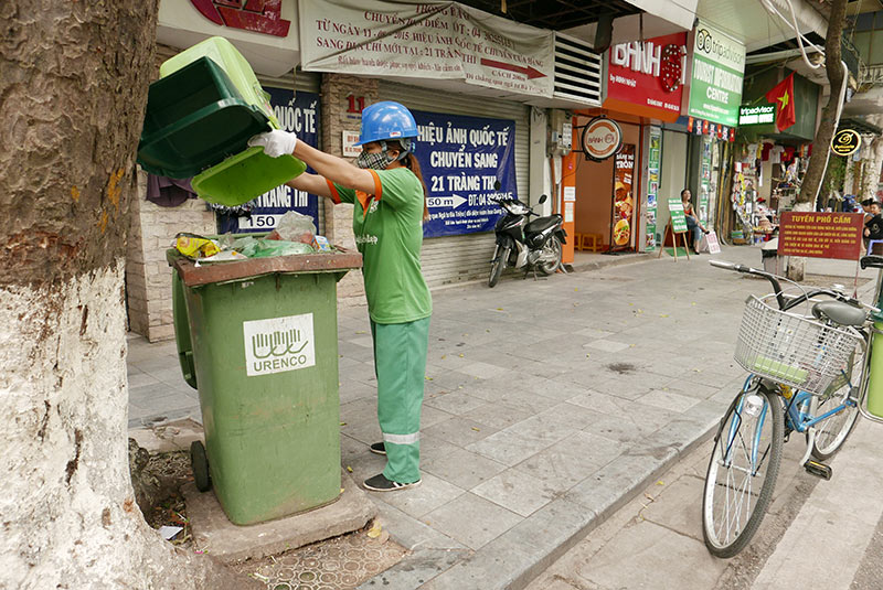 Lần đầu xuất hiện xe đạp gom rác trên đường phố Thủ đô - 7