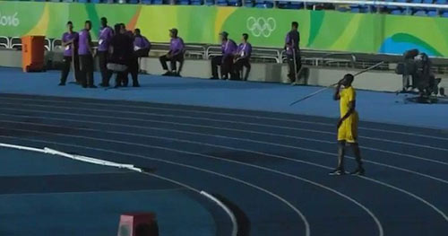 Usain Bolt: Chạy vô địch, ném lao cũng 