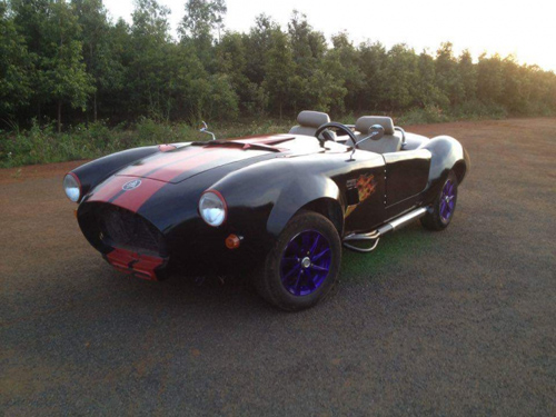 Thợ Việt tự chế “siêu xe” Shelby Cobra ở Đắk Nông Thợ Việt tự chế “siêu xe” Shelby Cobra ở Đắk Nông
