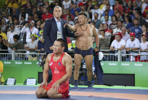 Olympic Rio cười ra nước mắt: Đau lòng vì "chỗ hiểm" - 5