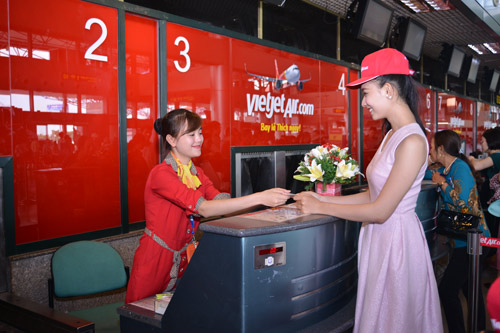 Bikini Vietjet “đốt nóng” HHVN 2016 trước đêm chung kết - 14