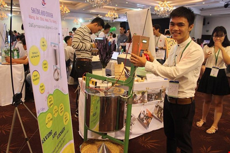 Khởi nghiệp từ... chiếc máng heo - 1